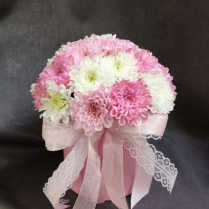 Букет цветов "Шляпная коробка Радостное ожидание"